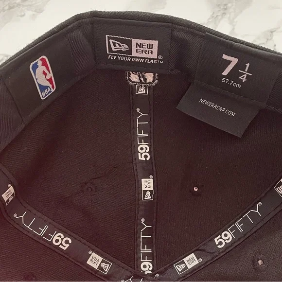 Limited edition New Era Raptors hat - Picture 5 of 6